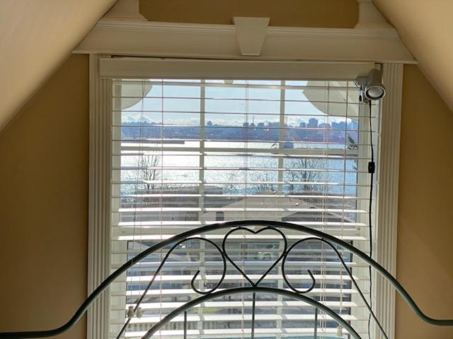 Ocean Breeze Executive Bed And Breakfast North Vancouver Exteriör bild